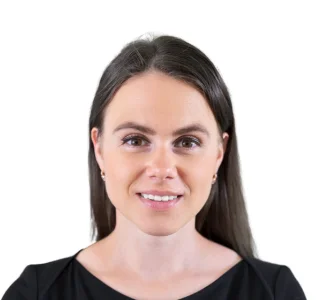 Asesora técnica de EduCesantías S.A.S. gestionando casos de vivienda para docentes.